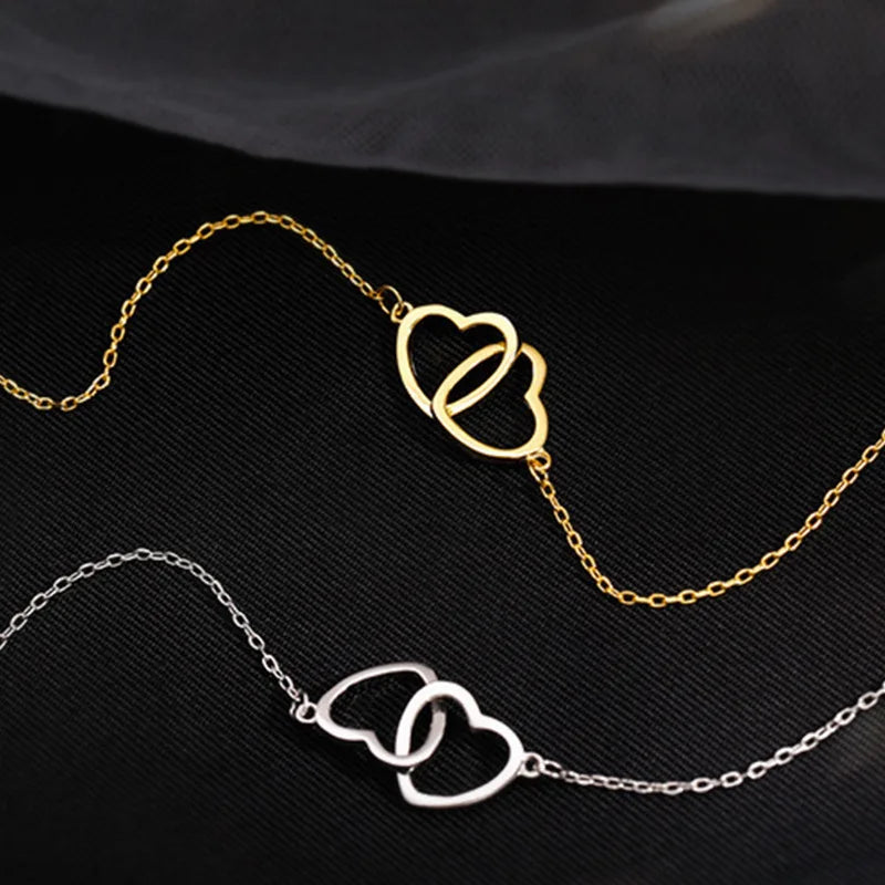 Collar Doble Corazón Enlazado – Acabado en Oro/Plata, Regalo Elegante para Pareja o Amistad